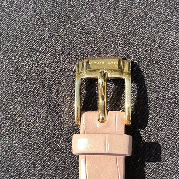 EUC Michael Kors Maci analog watch.  # 2790 - Picture 5 of 7